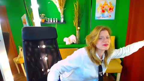 Mary online show from February 26, 3:43 pm
