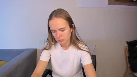 Mari online show from November 10, 1:36 pm