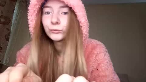 Hi My name is Elina Im 18 years old. online show from September 11, 7:31 am
