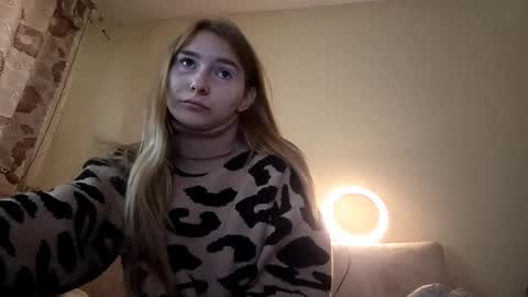 Hi My name is Elina Im 18 years old. online show from September 15, 6:59 am
