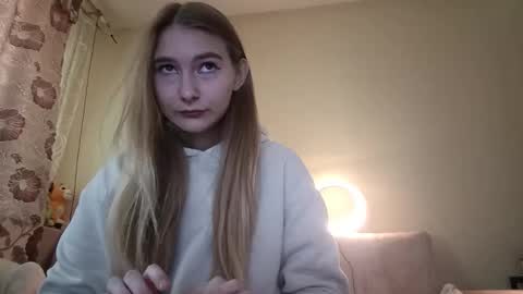 Hi My name is Elina Im 18 years old. online show from September 16, 7:33 am