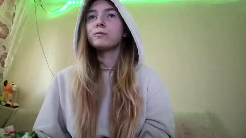 Hi My name is Elina Im 18 years old. online show from September 17, 7:34 am