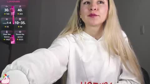 maryly rose online show from October 19, 1:43 am