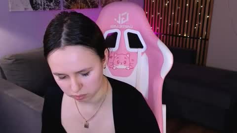 Mary online show from February 25, 3:26 pm