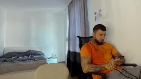 masculineguy69 online show from October 13, 7:21 am