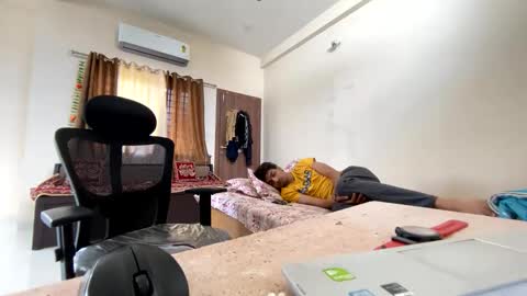 maskboyz2003 online show from September 25, 5:36 am