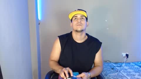 massimo_vidal online show from November 25, 7:45 pm