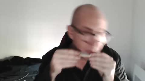 mat11efou online show from April 2, 10:11 am