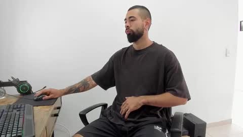 Matheus     online show from October 14, 3:26 pm