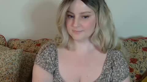 mathilde_solveig online show from February 8, 7:49 pm