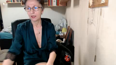 Snapshot of maturekate chatting on September 11, 7:09 am maturekate online show from September 11, 7:09 am