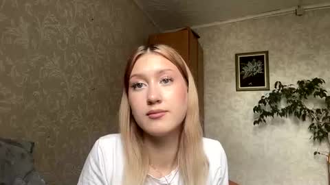 Mia online show from July 14, 10:21 am