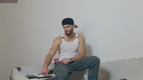 mauro_real_man online show from December 1, 8:18 pm