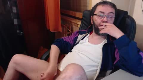 Max online show from December 1, 9:28 pm