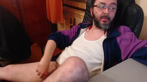 Max online show from December 8, 3:13 pm