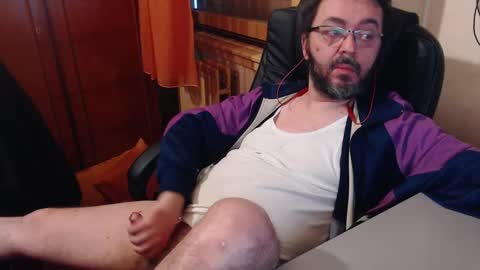 Max online show from December 14, 7:40 am