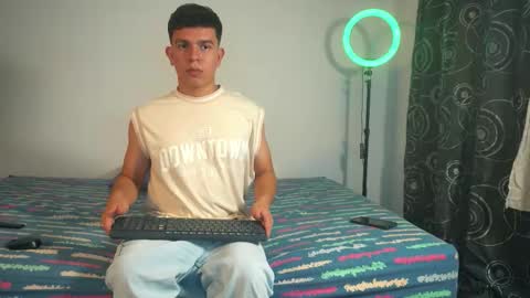 Max online show from November 20, 10:51 pm