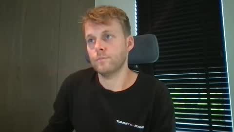 Max take off clothes online show from October 13, 8:38 am