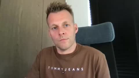 Max take off clothes online show from June 1, 8:37 am