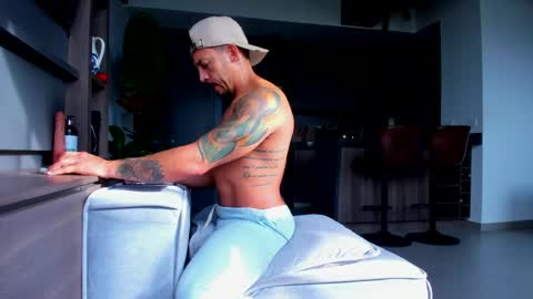 maximo_and_marcelo online show from May 5, 12:22 pm