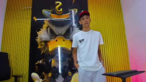 maximo_grayt_ online show from May 11, 12:23 pm