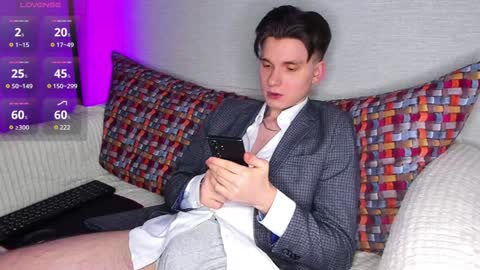 Max online show from January 30, 5:06 pm