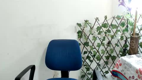 Snapshot of maxinesex_ chatting on February 12, 6:09 pm maxinesex_ online show from February 12, 6:09 pm