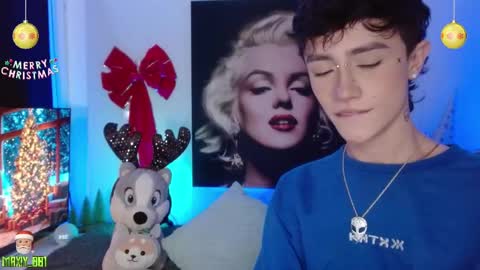 Snapshot of maxiy_001 chatting on December 9, 7:50 pm Max online show from December 9, 7:50 pm