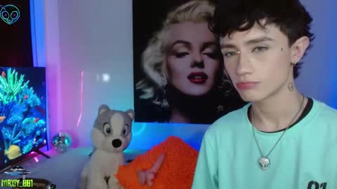 Snapshot of maxiy_001 chatting on March 7, 8:34 am Max online show from March 7, 8:34 am