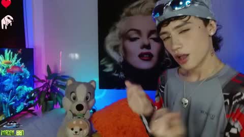 Snapshot of maxiy_001 chatting on January 31, 6:24 am Max online show from January 31, 6:24 am