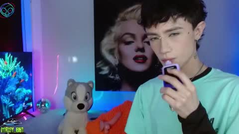 Snapshot of maxiy_001 chatting on March 7, 5:29 am Max online show from March 7, 5:29 am