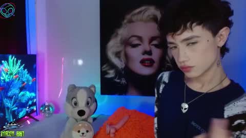 Snapshot of maxiy_001 chatting on March 6, 9:58 am Max online show from March 6, 9:58 am