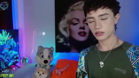 Snapshot of maxiy_001 chatting on February 26, 4:38 pm Max online show from February 26, 4:38 pm