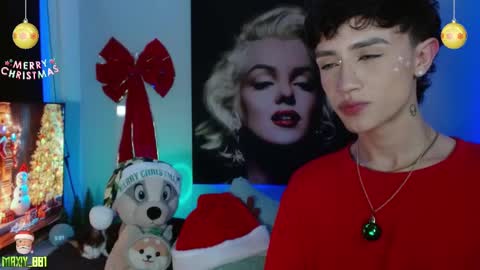 Snapshot of maxiy_001 chatting on December 21, 8:39 am Max online show from December 21, 8:39 am