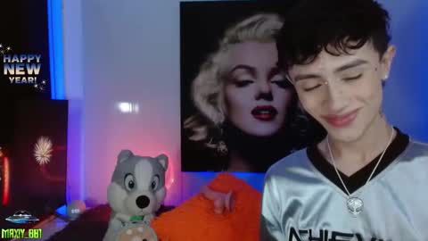 Snapshot of maxiy_001 chatting on January 2, 10:55 pm Max online show from January 2, 10:55 pm
