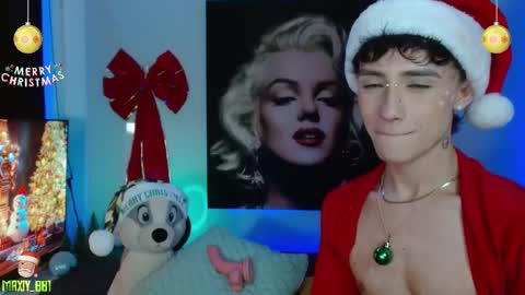 Snapshot of maxiy_001 chatting on December 21, 11:44 am Max online show from December 21, 11:44 am