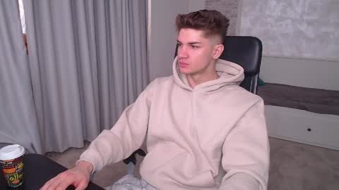 MaxKaiden online show from April 5, 5:59 am