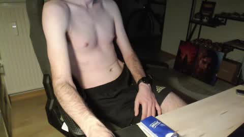 Max online show from January 18, 6:32 pm