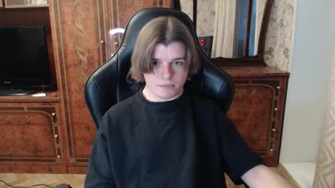 Max online show from November 30, 1:18 pm