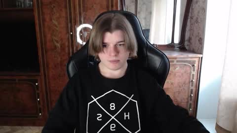 Max online show from December 15, 11:17 am