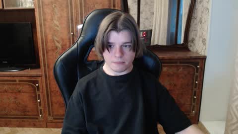 Max online show from December 1, 1:20 pm