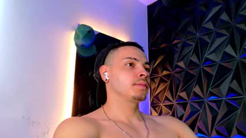 MAX online show from October 20, 6:13 pm