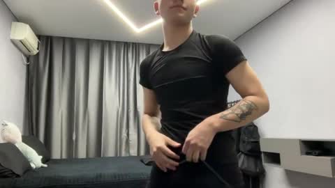 Max online show from April 14, 5:16 pm