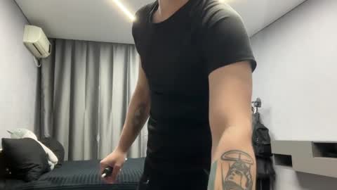 Max online show from April 18, 5:15 pm