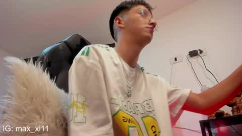 maxx_cortes online show from May 3, 3:23 am