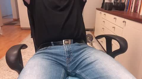 Max online show from October 23, 7:10 am