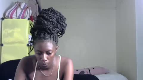 Snapshot of maxxinepetite chatting on January 15, 12:47 pm maxxinepetite online show from January 15, 12:47 pm