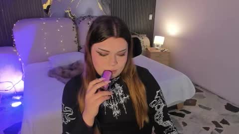 Maxine Minx online show from February 28, 11:53 pm