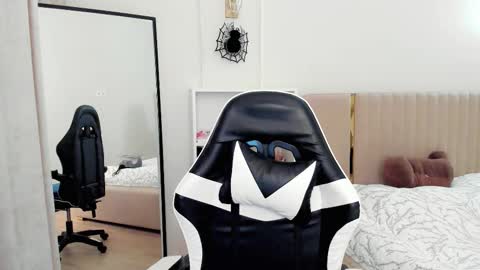 Mia online show from November 23, 2:31 am