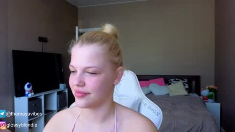 Maya online show from March 29, 8:38 am